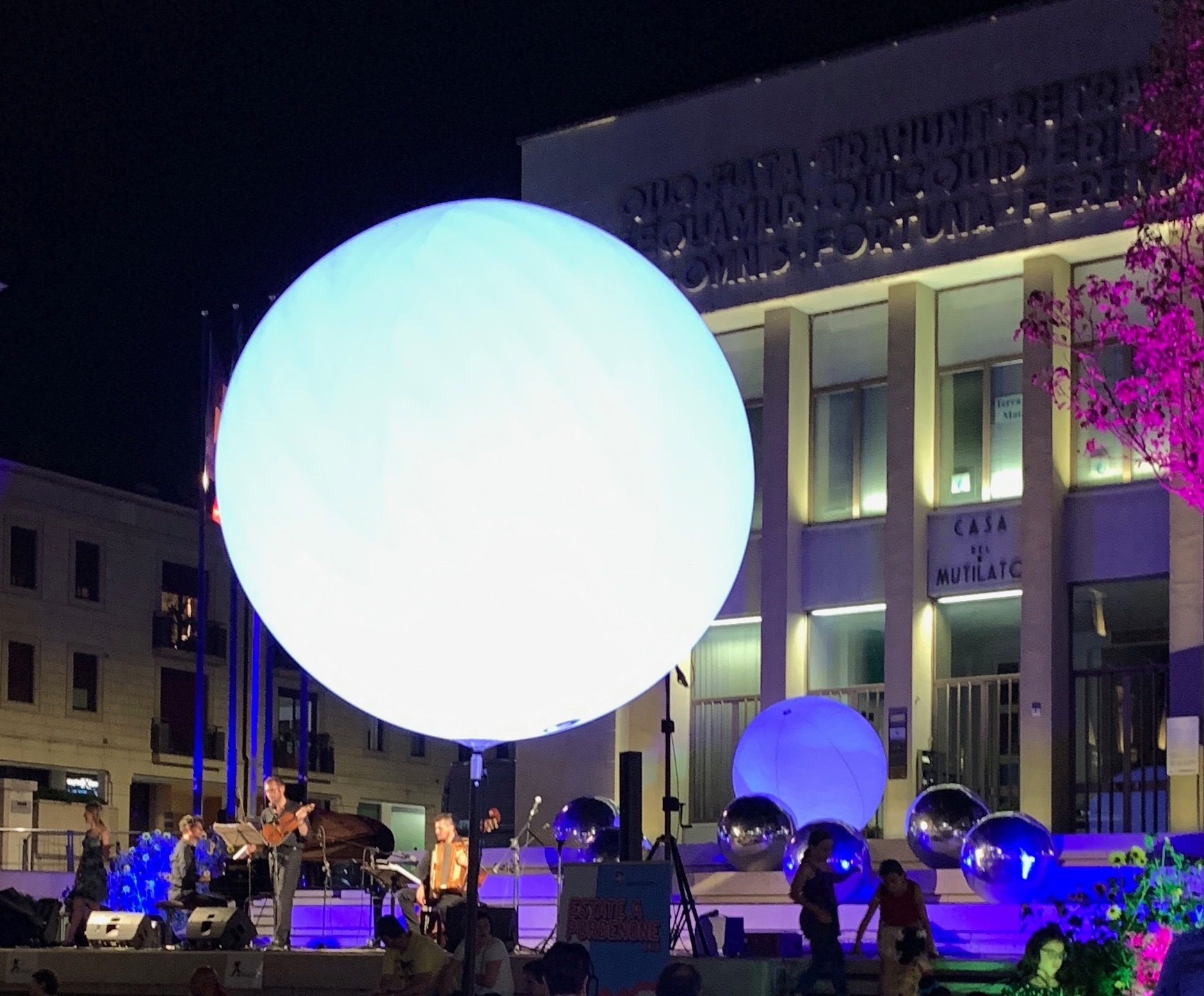 Sfera Gonfiabile su Stativo